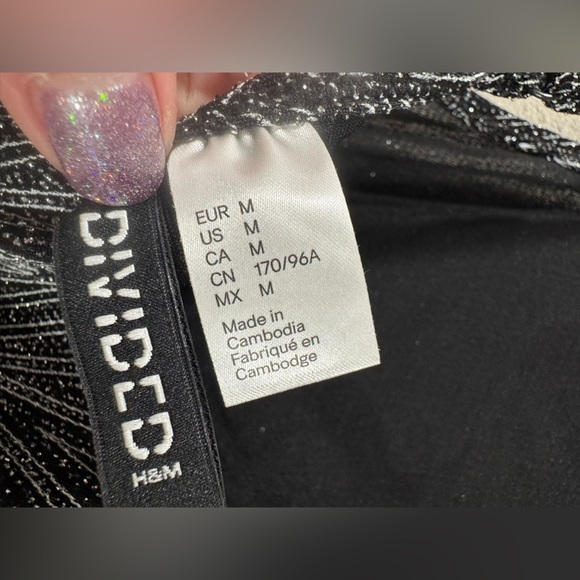 2/$15 H&M Bodysuit - Picture 6 of 6